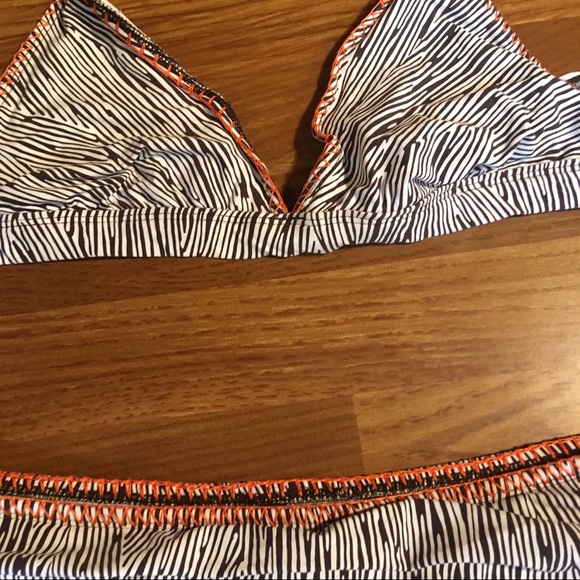 Bikini - Picture 2 of 3